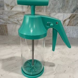 BATTER MIXER & DISPENSER Pampered Chef